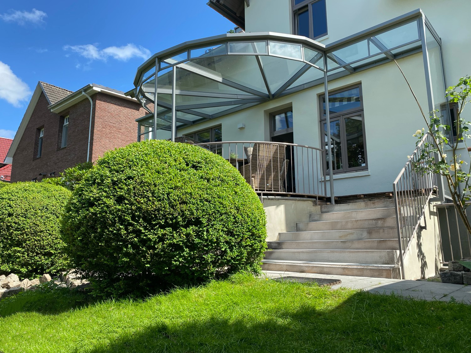 Design Terrassendach aus Stahl mit Glasdach